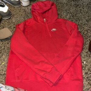 women nike hoodie
Worn once— brand new